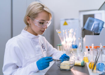 Эксперты ВНИИЗЖ пресекли продажу опасной молочной продукции