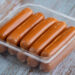 Эксперты Россельхознадзора выявили «мясной клей» в сосисках двух популярных марок