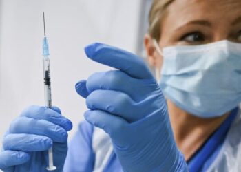 Новые публикации по вакцине Pfizer показали ее высокую эффективность и возможность необычных нежелательных последствий