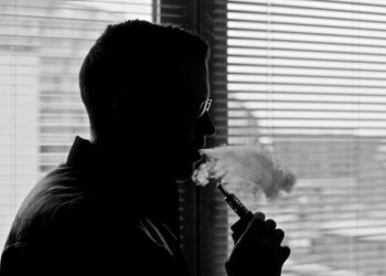 Загадочная эпидемия смертей от вейпинга: каннабис или витамин Е?