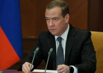 Медведев предупредил о риске завоза опасных микроорганизмов в Россию