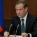 Медведев предупредил о риске завоза опасных микроорганизмов в Россию