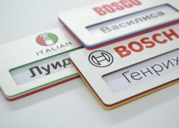 Бейджи с доставкой в Новосибирске: Разновидности, Материалы и Сферы Применения