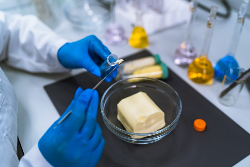 Сливочное масло с сюрпризом: в продукции для соцучреждений нашли запрещенные добавки